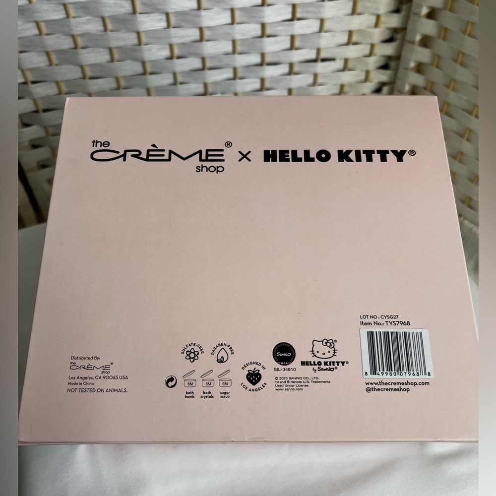 The Crème Shop Bath & Body x Hello Kitty Lovely Luxury Spa Set- Coco Rose - Picture 3 of 4